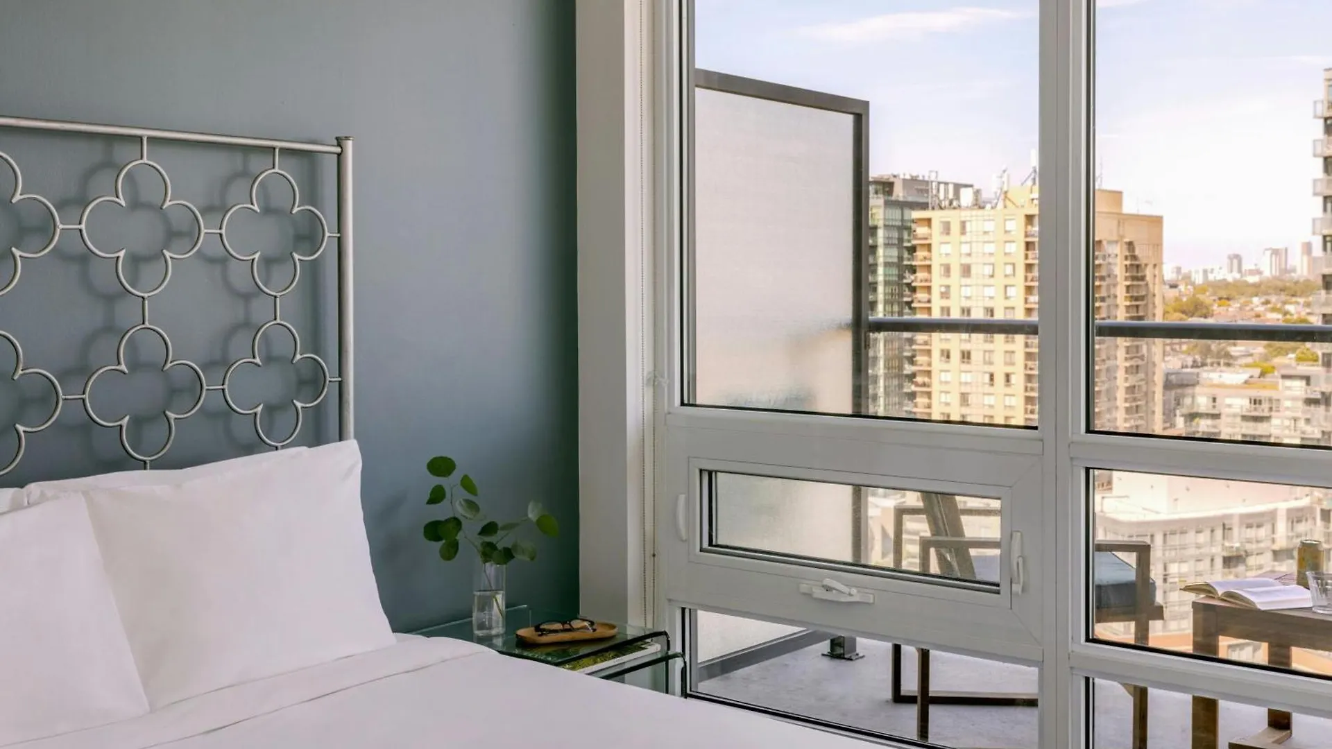 **** Hotel Sonder By Marriott Bonvoy The Liberty Apartments Liberty Village Toronto Canada